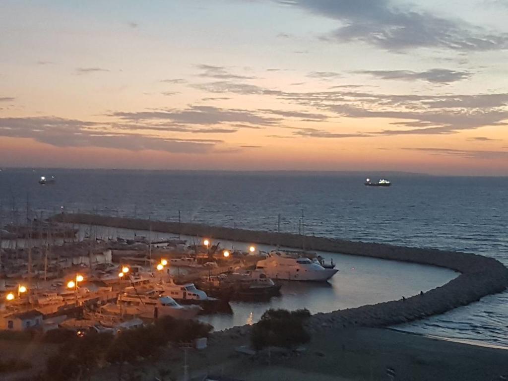 Finikoudes Luxury Apartments Larnaca Luaran gambar